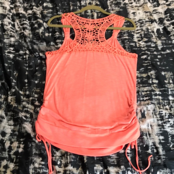 💥Coral colored, lace backing tank top - Picture 2 of 2